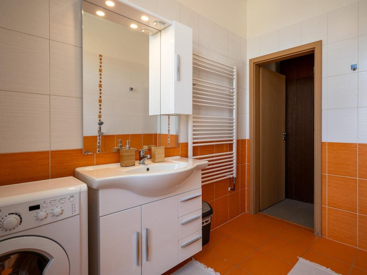 Comfortable In 8 - Liben Prag