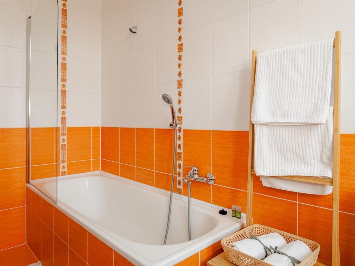 Apartment Comfortable In 8 - Liben Prag