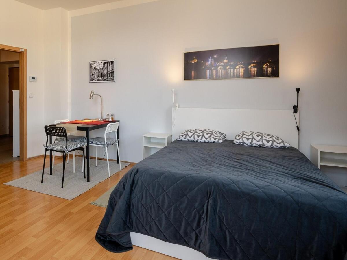 Comfortable In 8 - Liben Prag